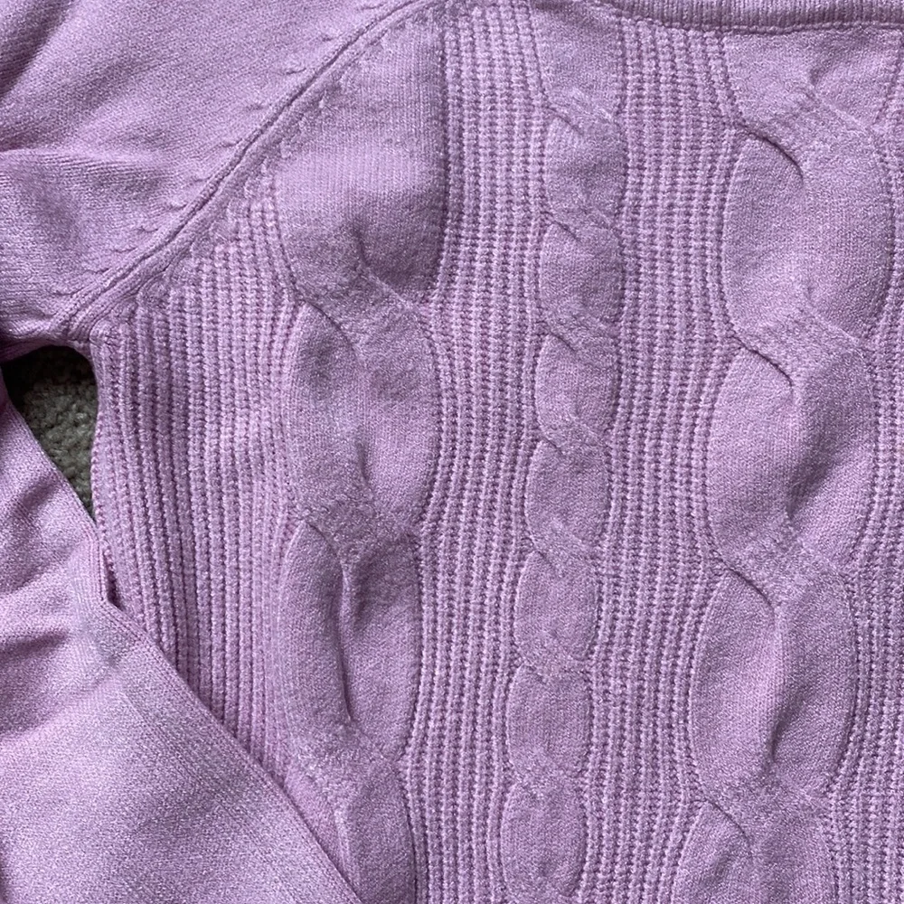 Cyrus pink /lavender cable knit sweater . Ribbed knit back.Size XS . - Picture 3 of 6